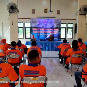 Pelatihan Logistik dan Barak Pengungsian Masyarakat Tanggap Bencana di Kalurahan Purwomartani